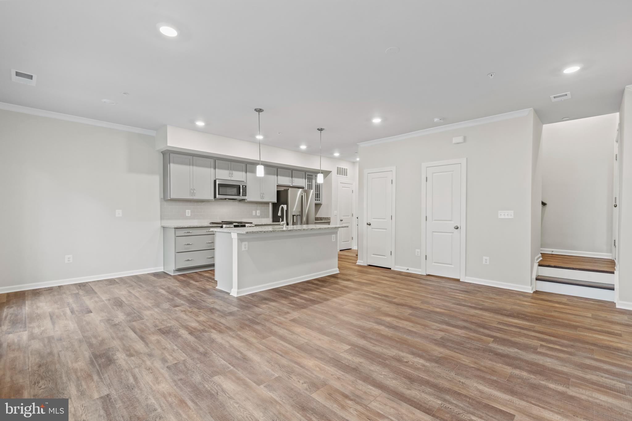 HUNTINGTON CROSSING - Residential