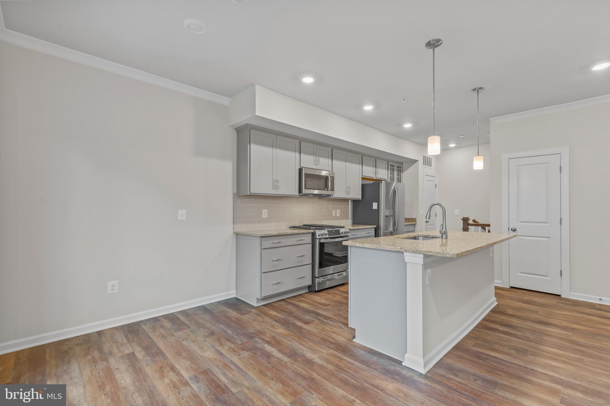 HUNTINGTON CROSSING - Residential