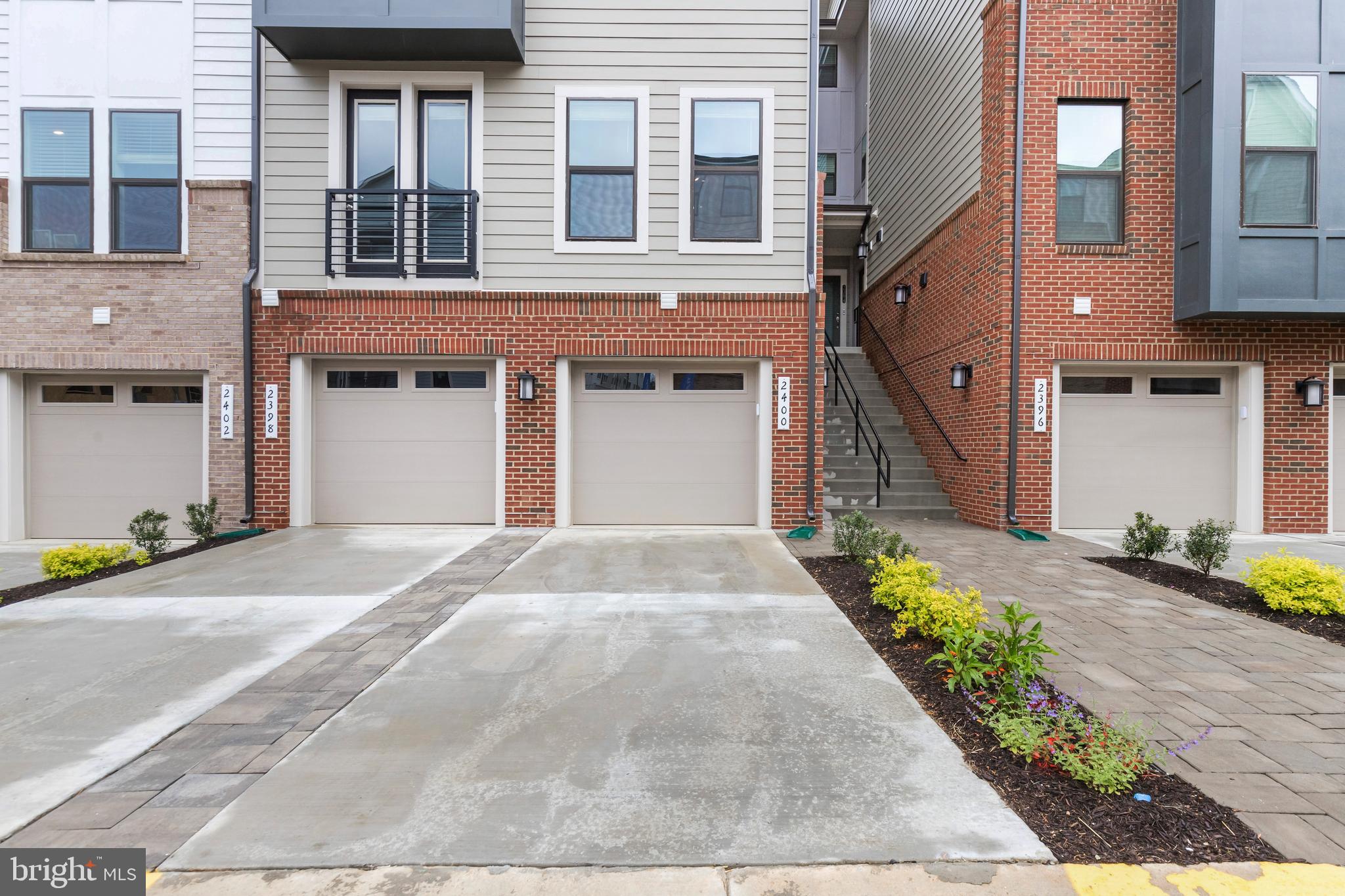 HUNTINGTON CROSSING - Residential