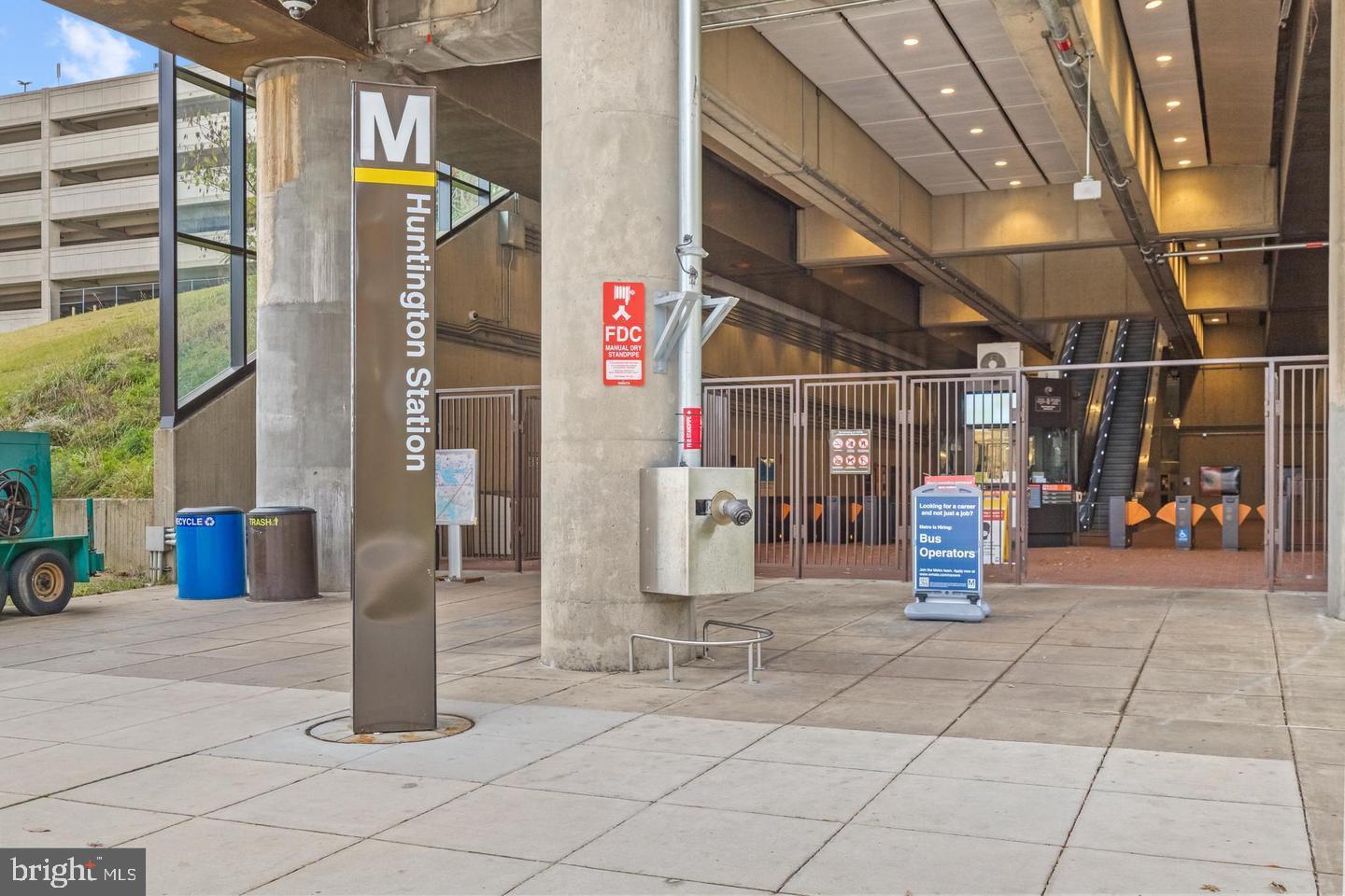 HUNTINGTON CROSSING - Residential