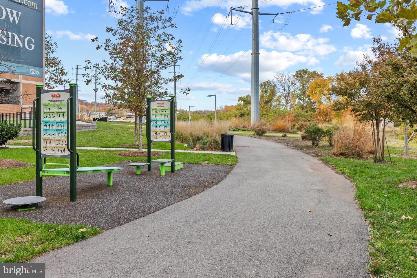 HUNTINGTON CROSSING - Residential