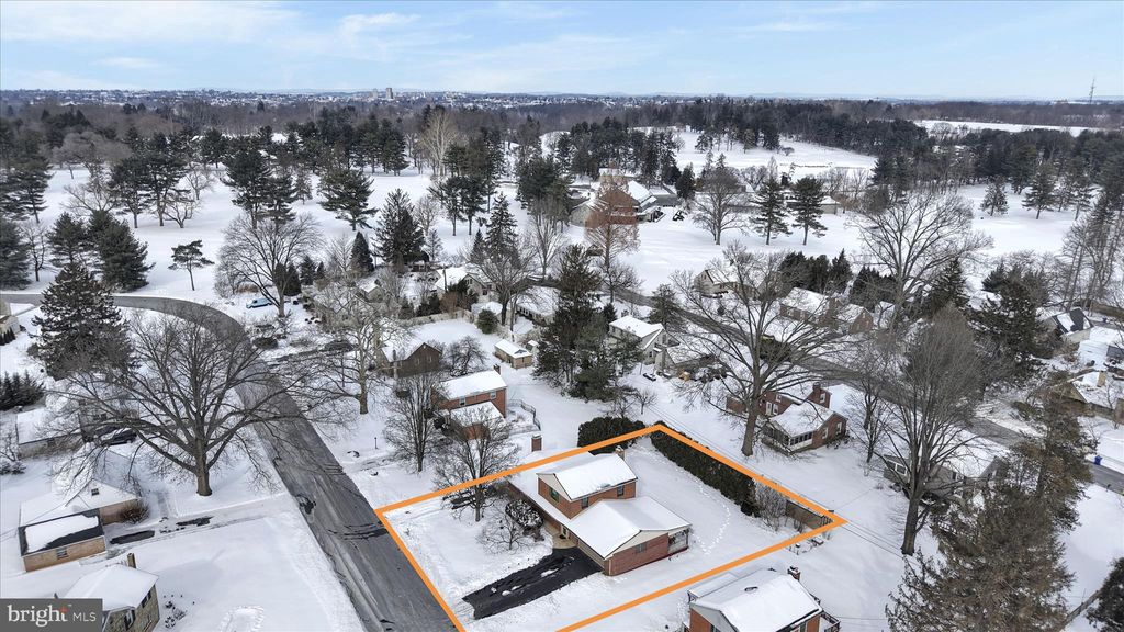 Photo of 1827 Divot Court, LANCASTER, PA 17602 (MLS # PALA2082590)