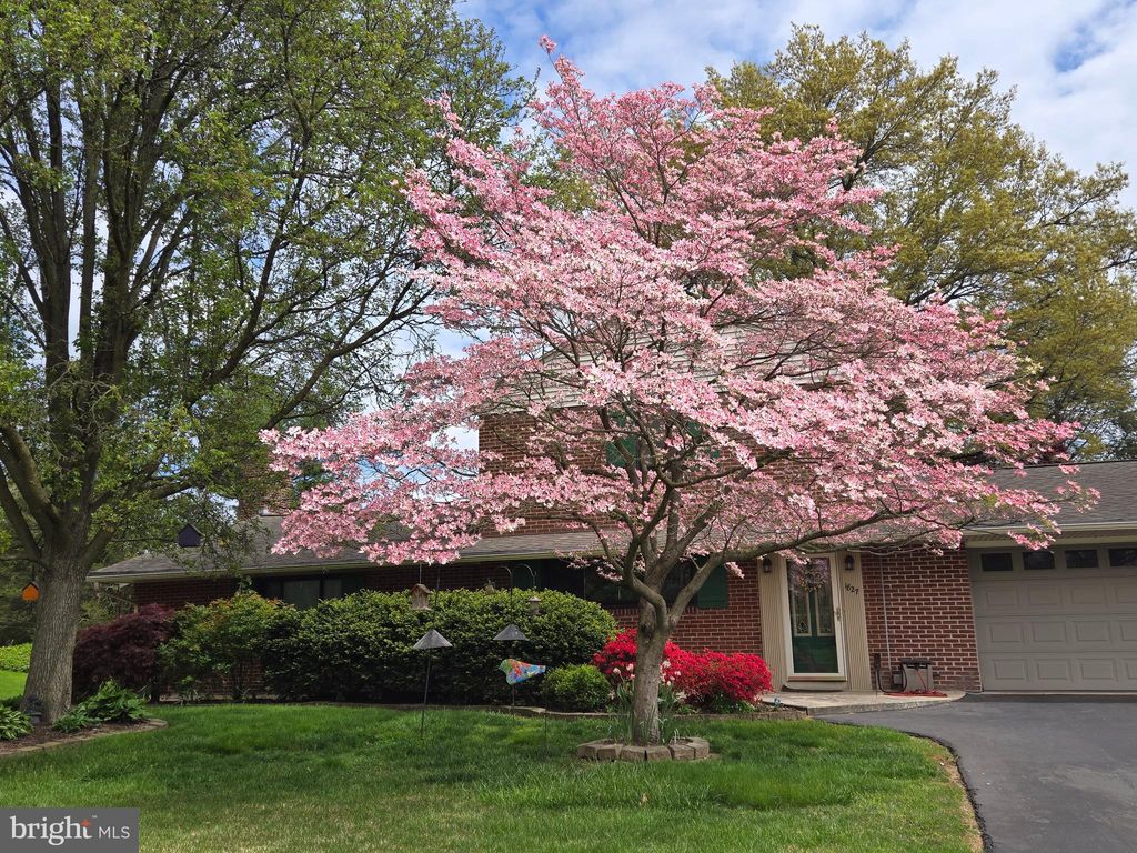 Photo of 1827 Divot Court, LANCASTER, PA 17602 (MLS # PALA2082590)