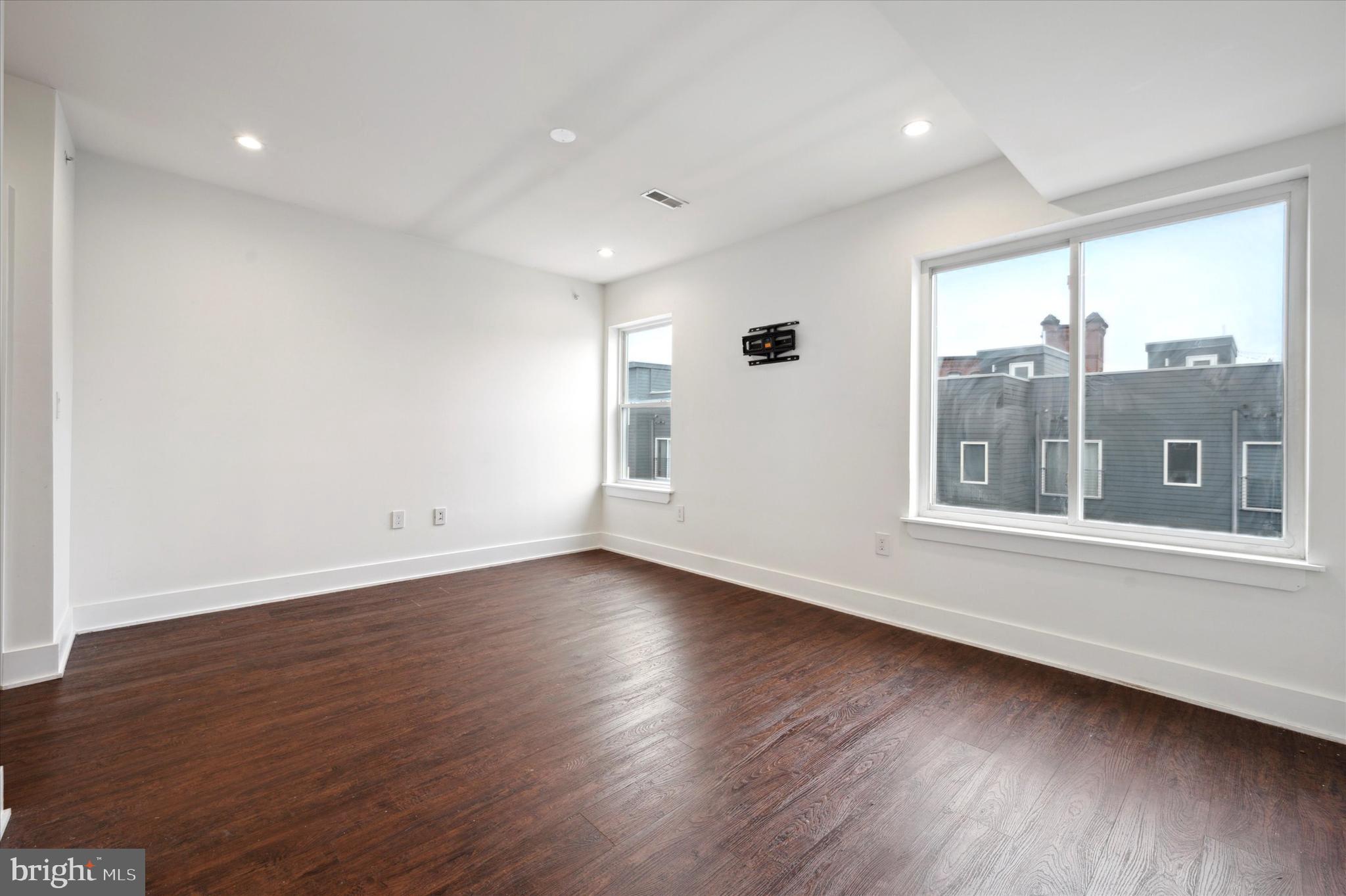 OLDE KENSINGTON - Residential