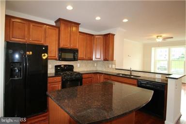 VANTAGE POINT SOUTH - Residential