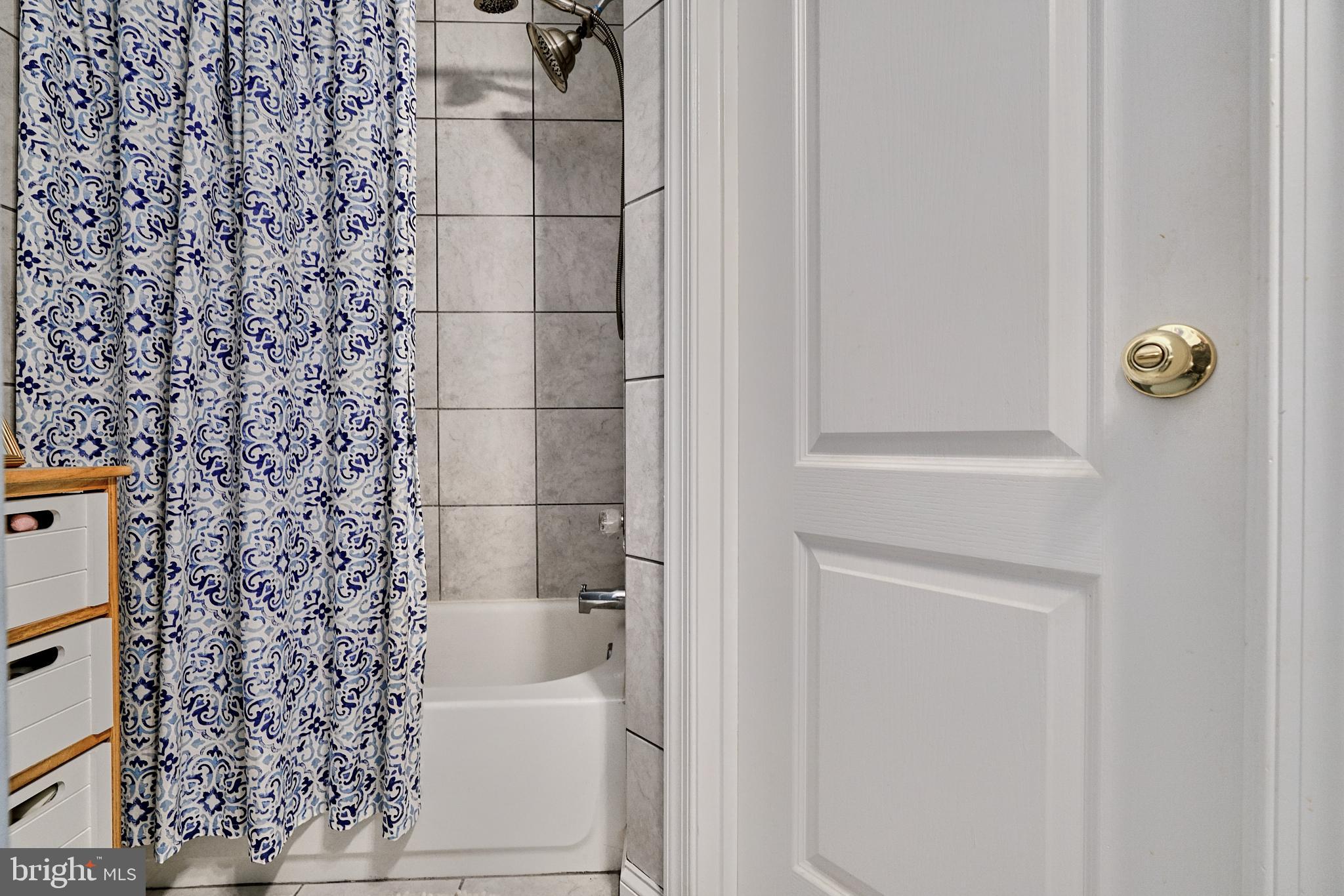 RIVERSIDE - Residential Lease