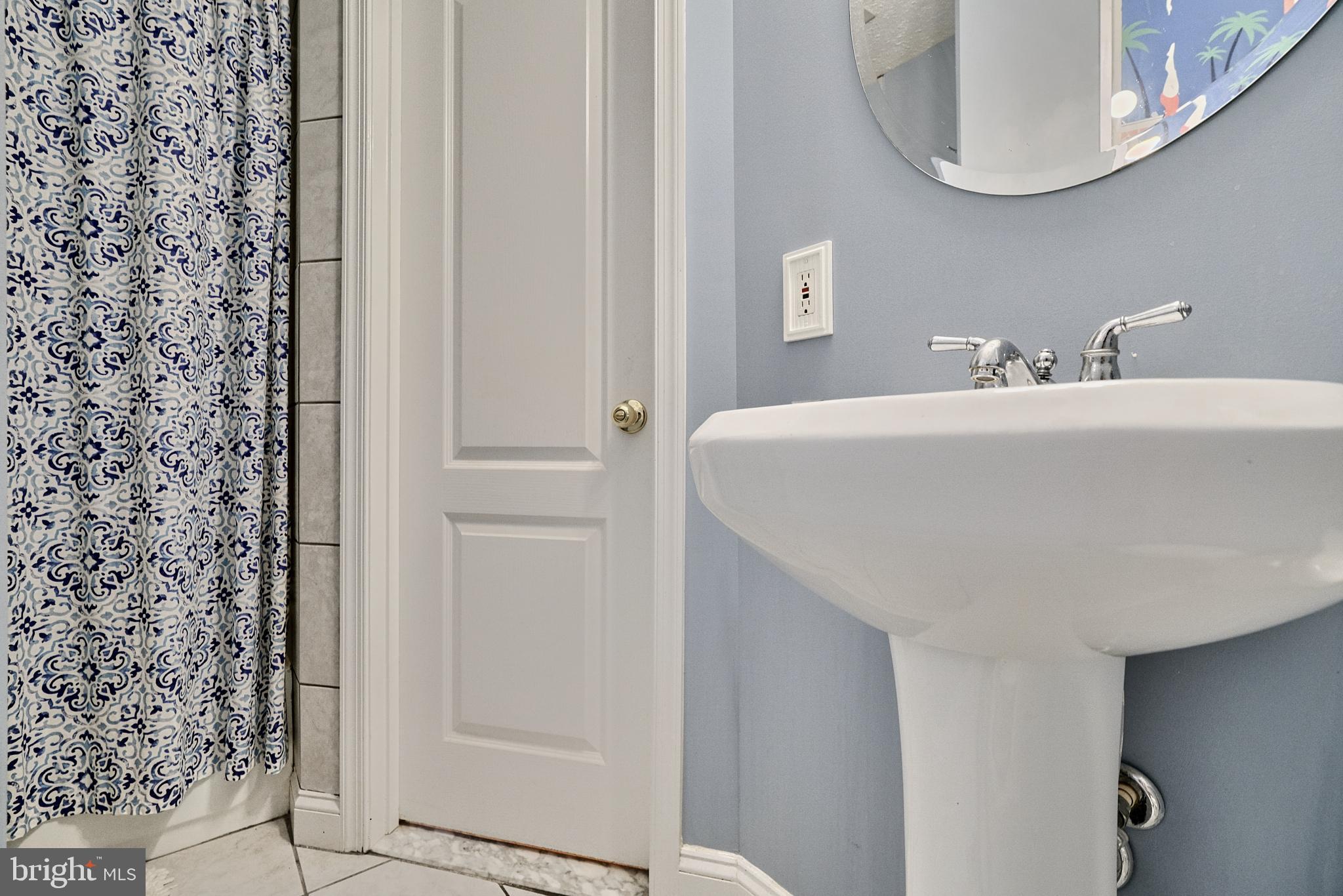 RIVERSIDE - Residential Lease