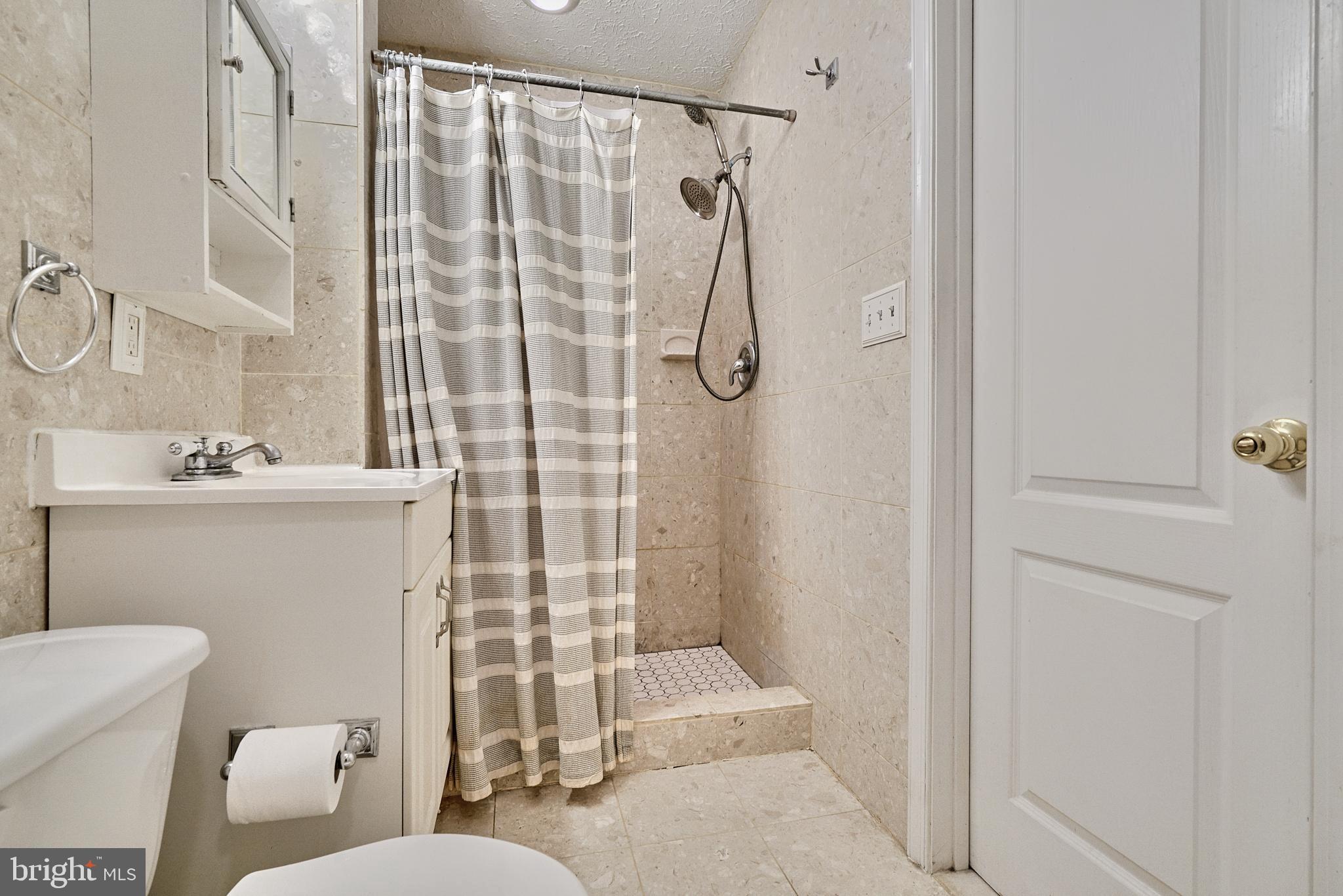 RIVERSIDE - Residential Lease