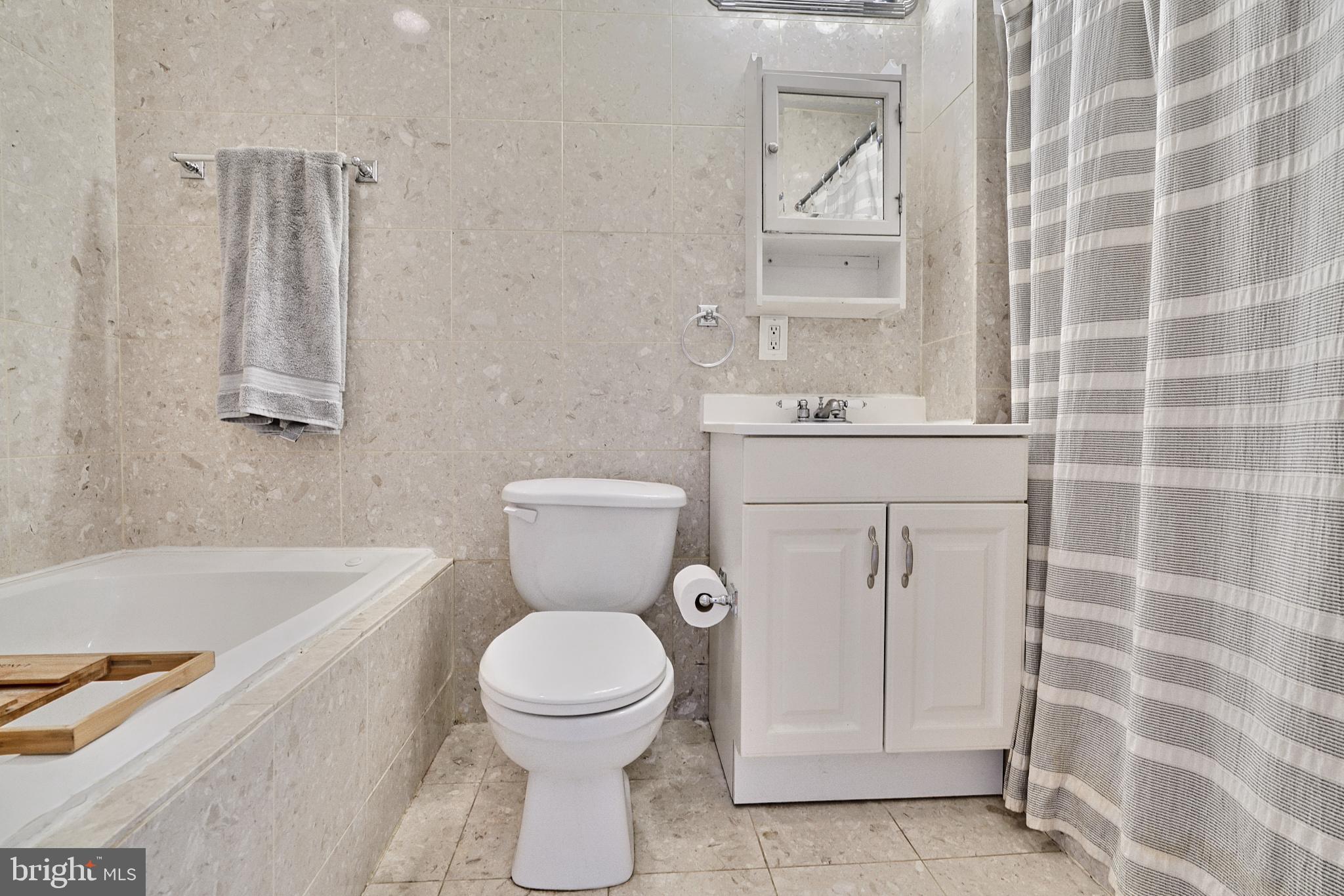 RIVERSIDE - Residential Lease