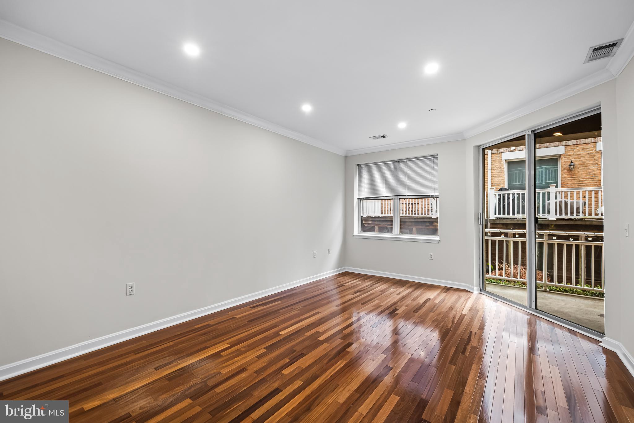 PIERSIDE AT HARBORVIEW - Residential