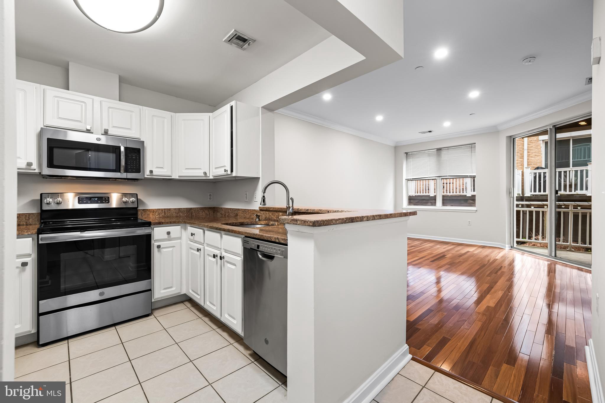 PIERSIDE AT HARBORVIEW - Residential