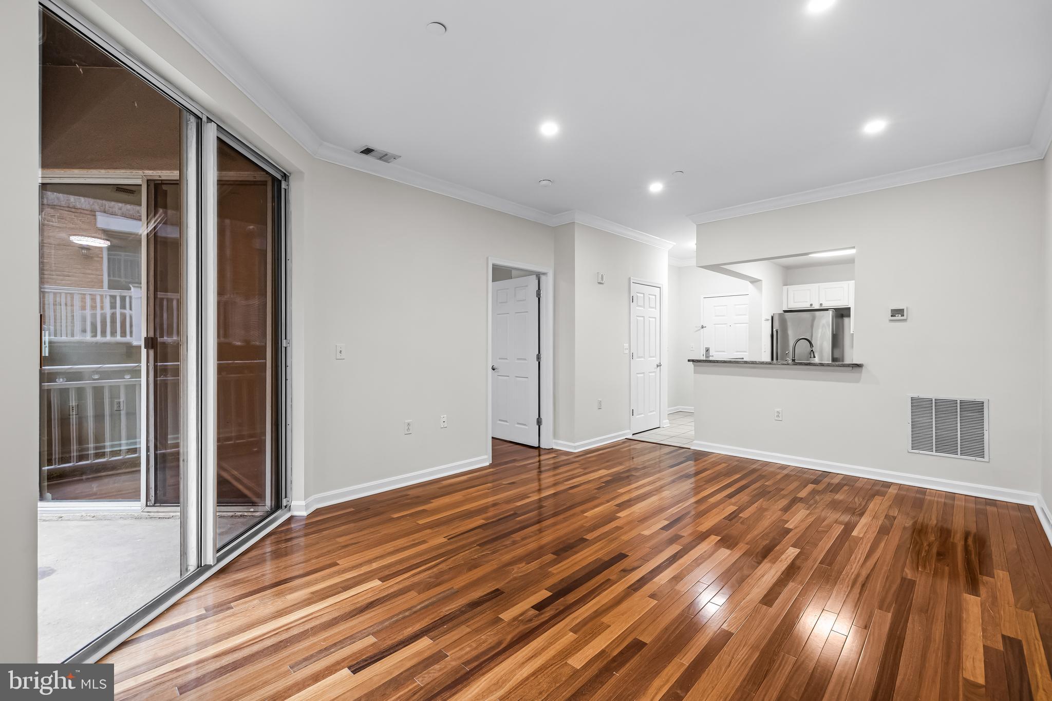 PIERSIDE AT HARBORVIEW - Residential