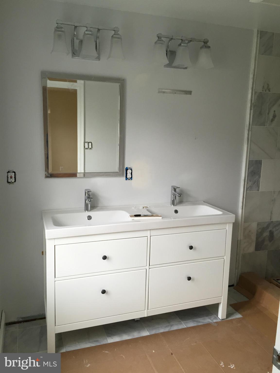 KINGS MANOR TOWNE HOUSES - Residential Lease