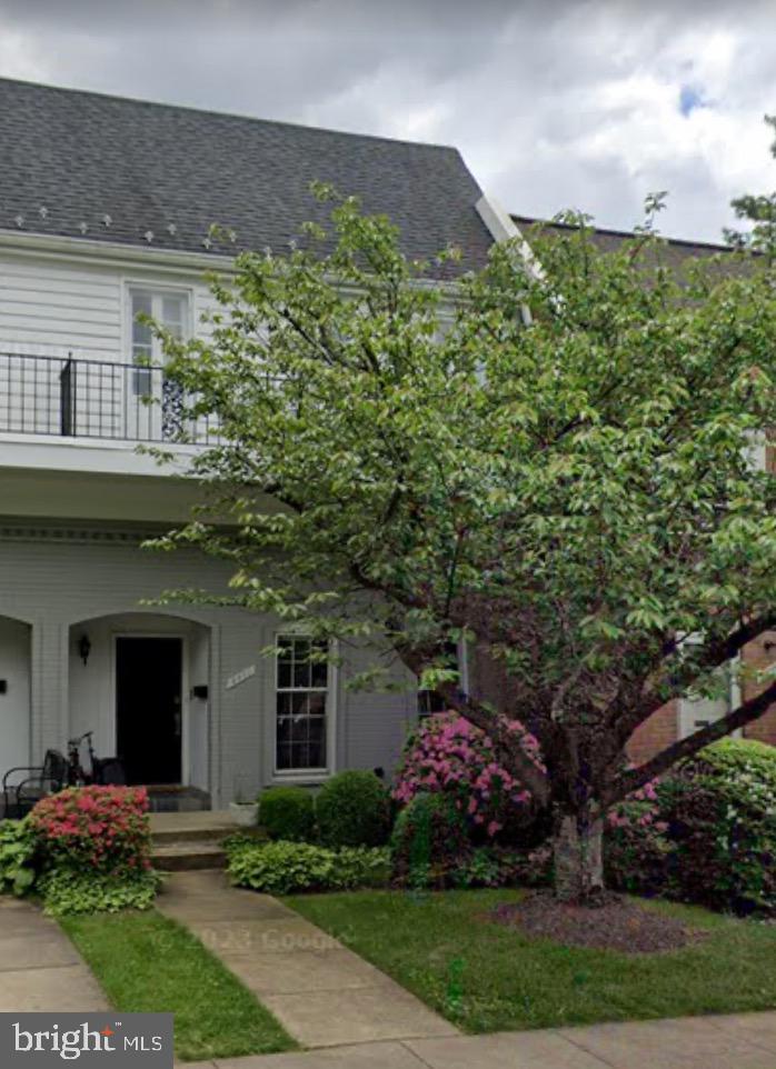 KINGS MANOR TOWNE HOUSES - Residential Lease