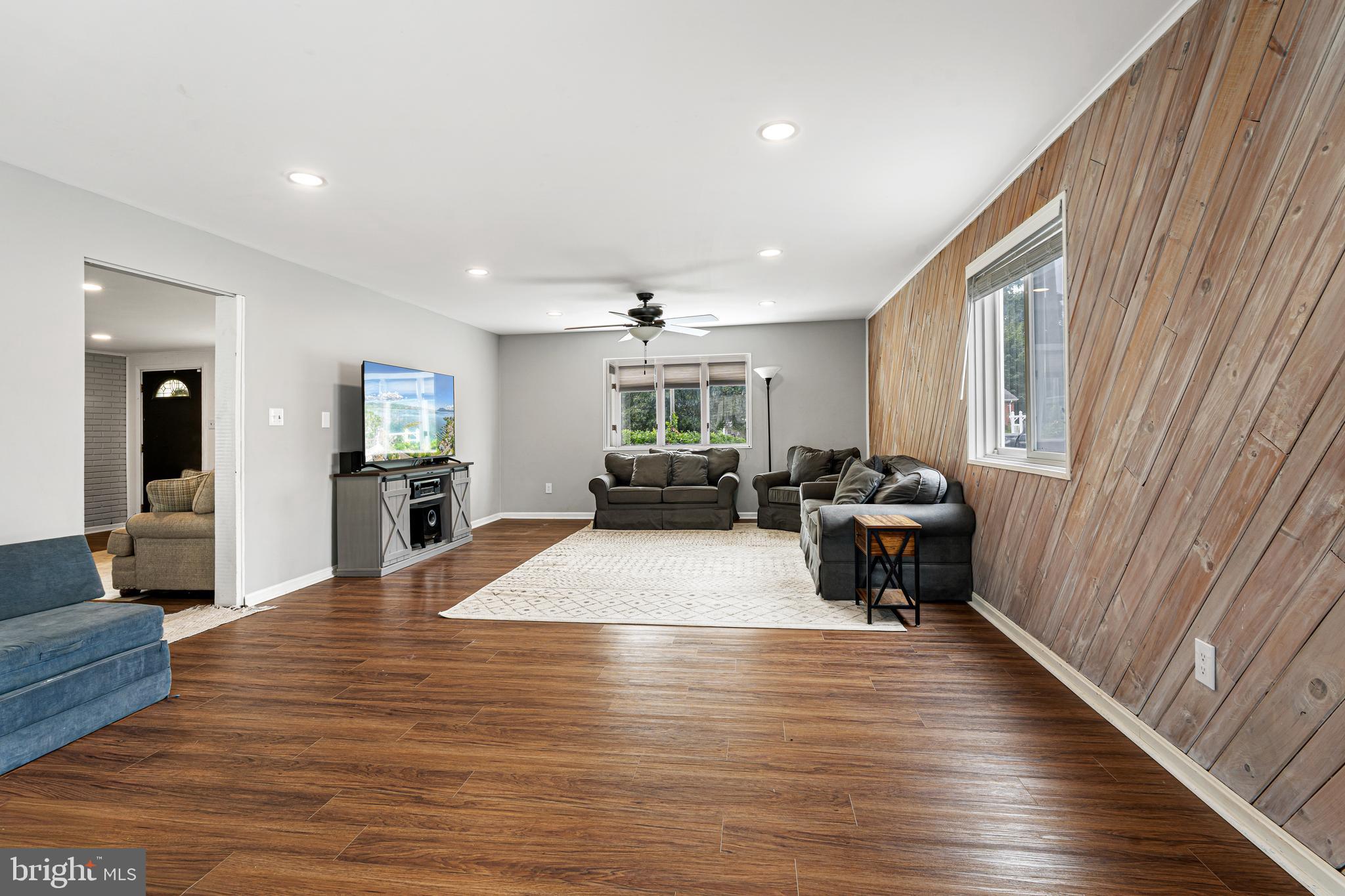 LODGE FOREST MANOR - Residential