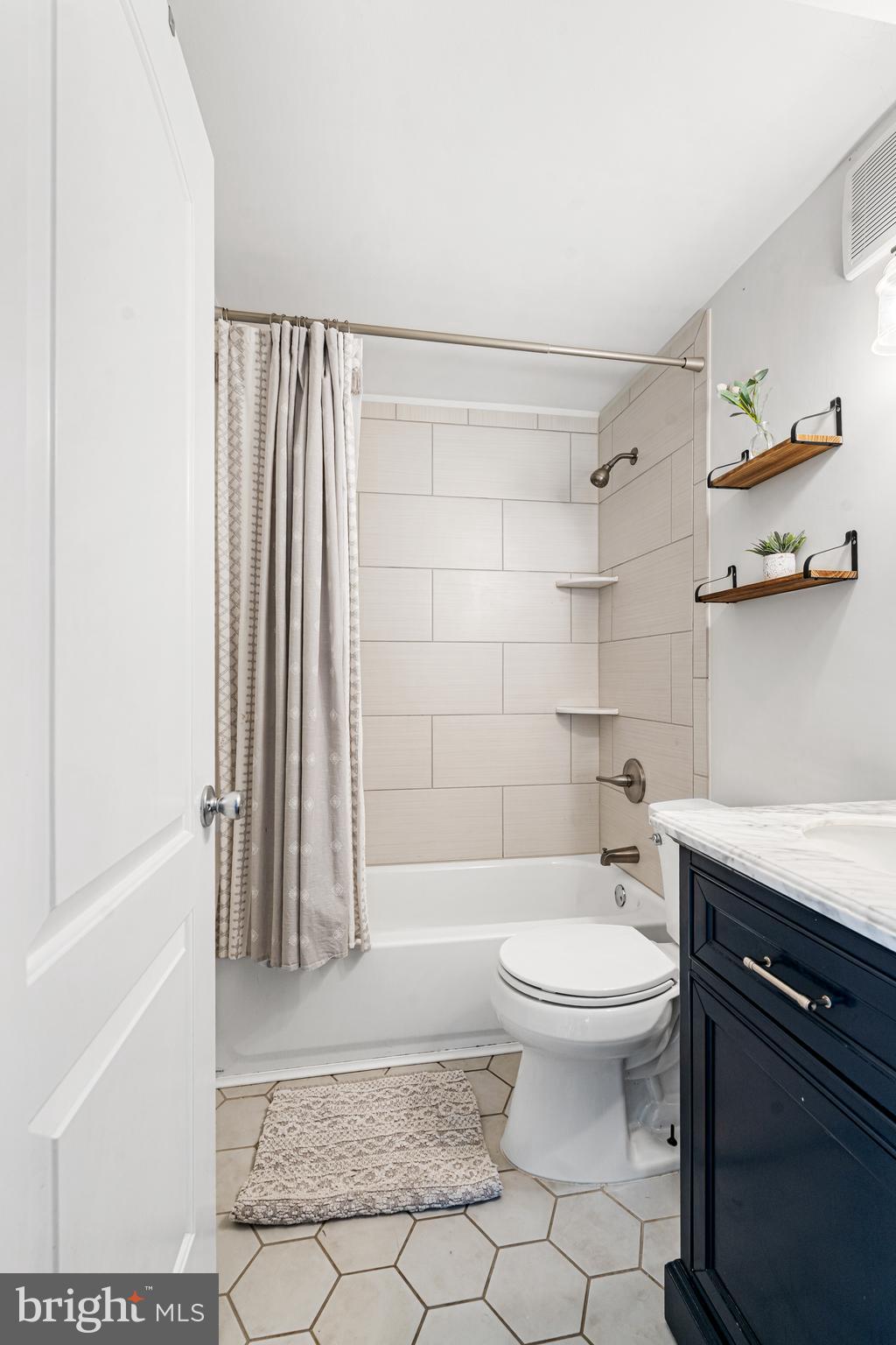 LODGE FOREST MANOR - Residential