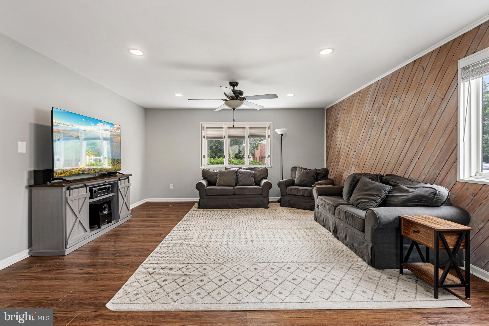 LODGE FOREST MANOR - Residential