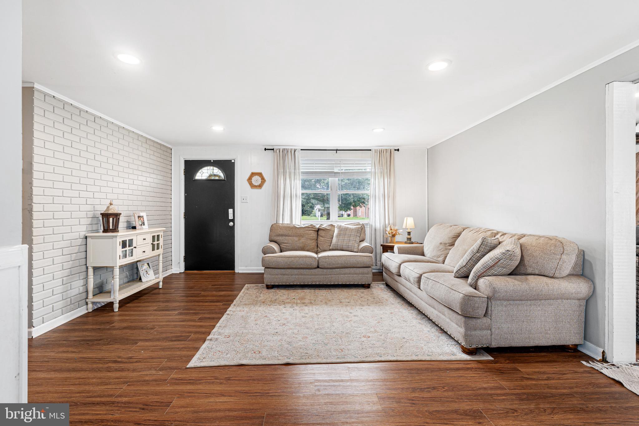 LODGE FOREST MANOR - Residential