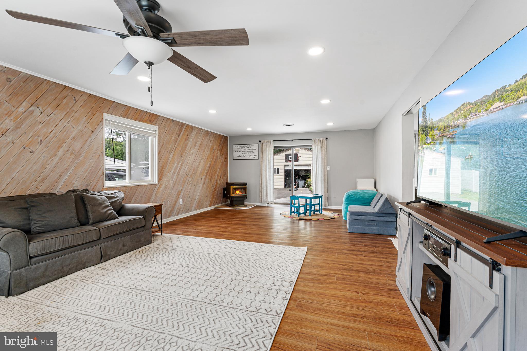 LODGE FOREST MANOR - Residential