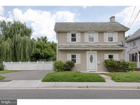 Homes For Sale - 39 E Millbrooke Avenue<br/> WOODSTOWN, NJ 08098