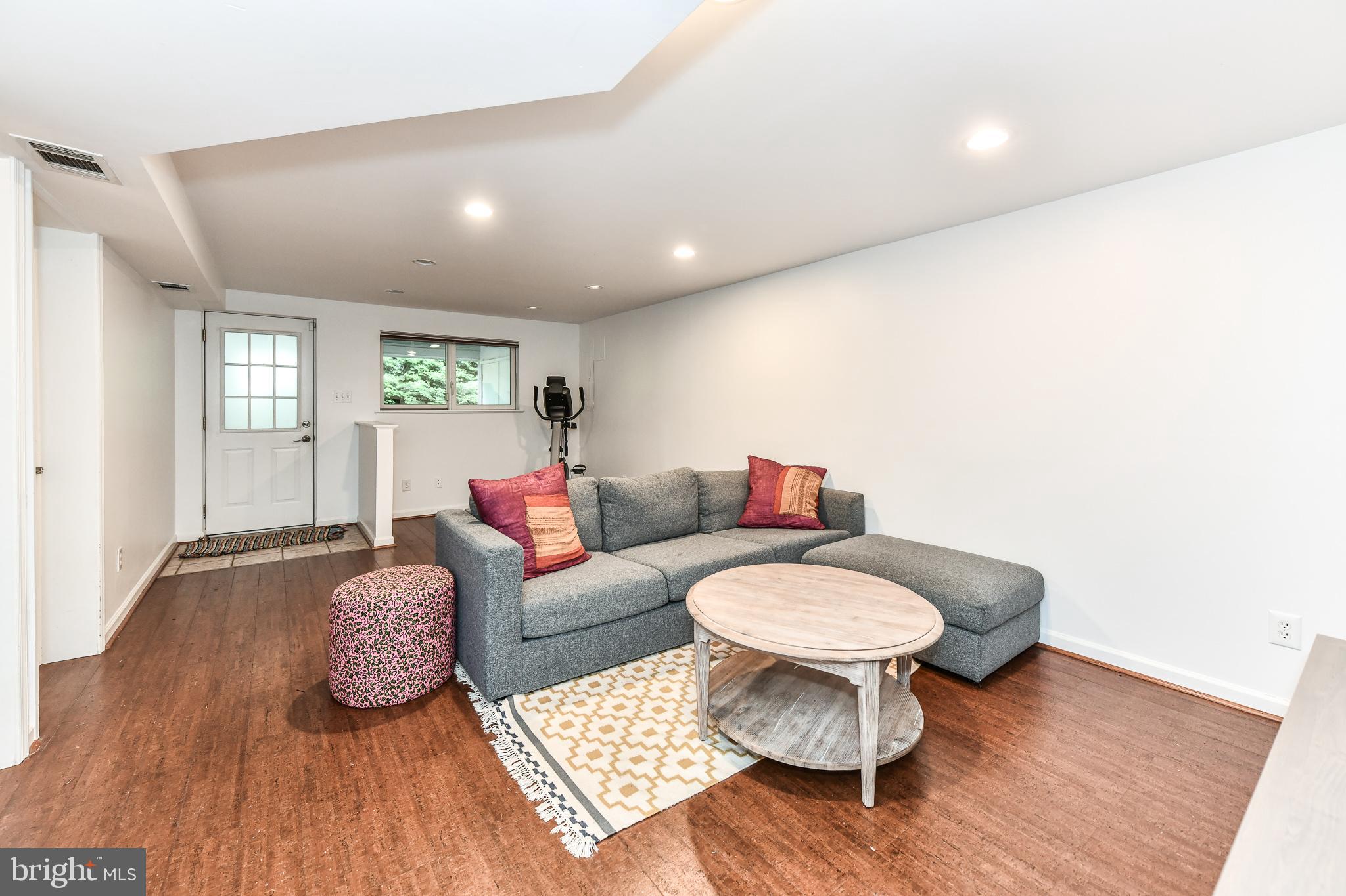 ROSEMONT - Residential Lease