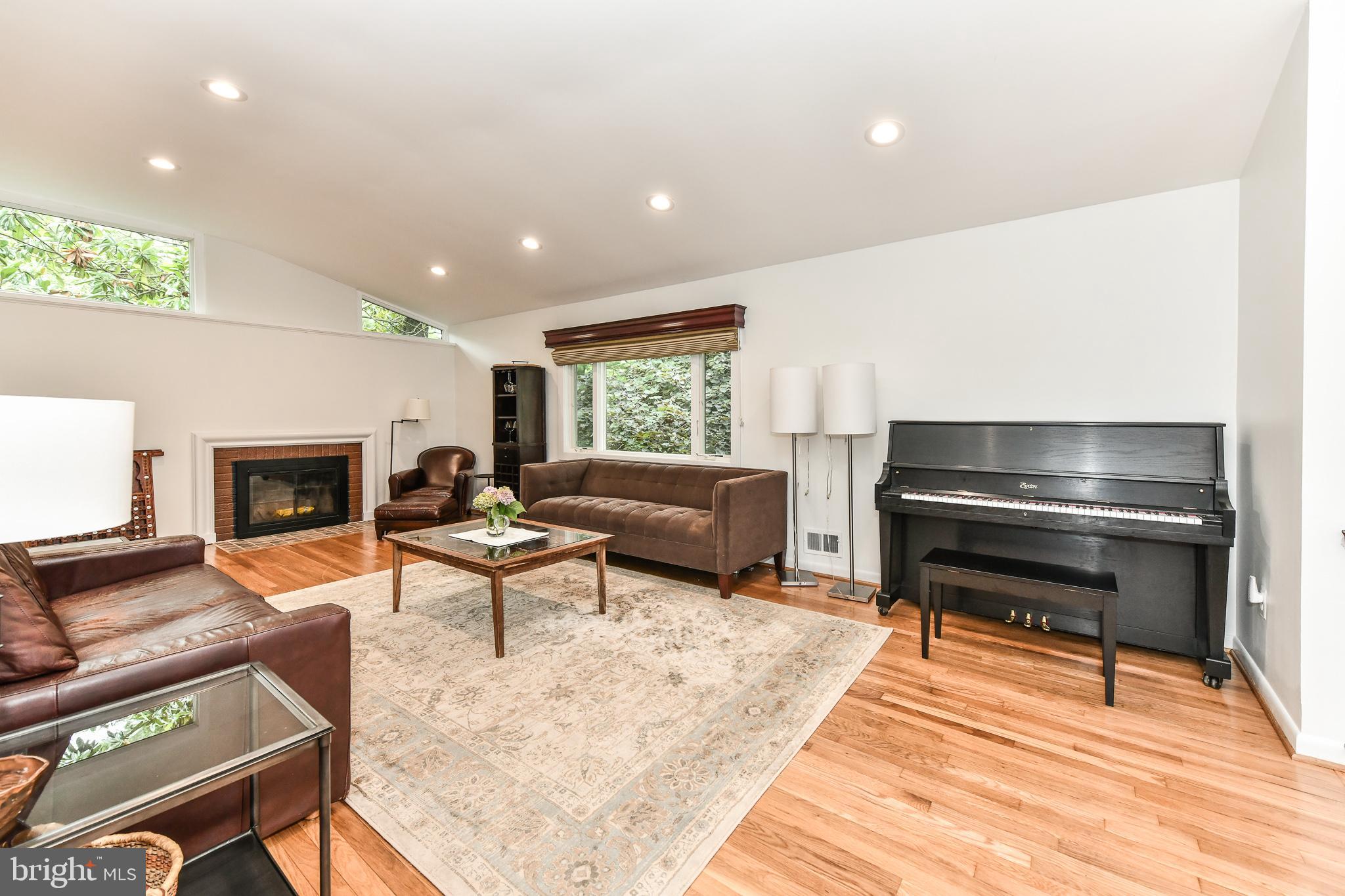 ROSEMONT - Residential Lease