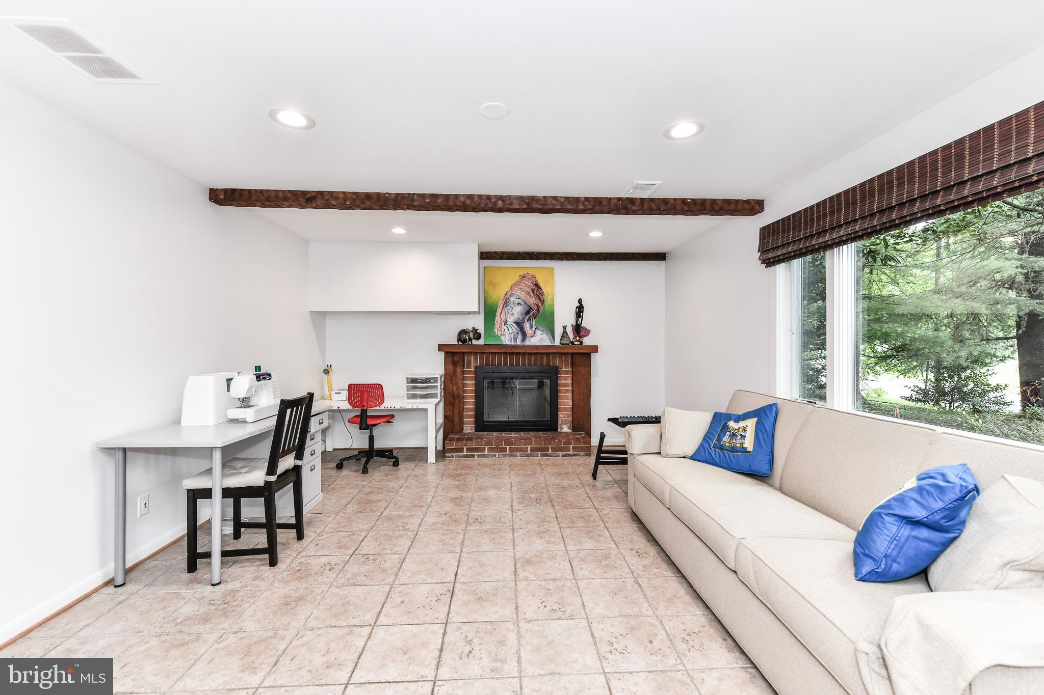 ROSEMONT - Residential Lease