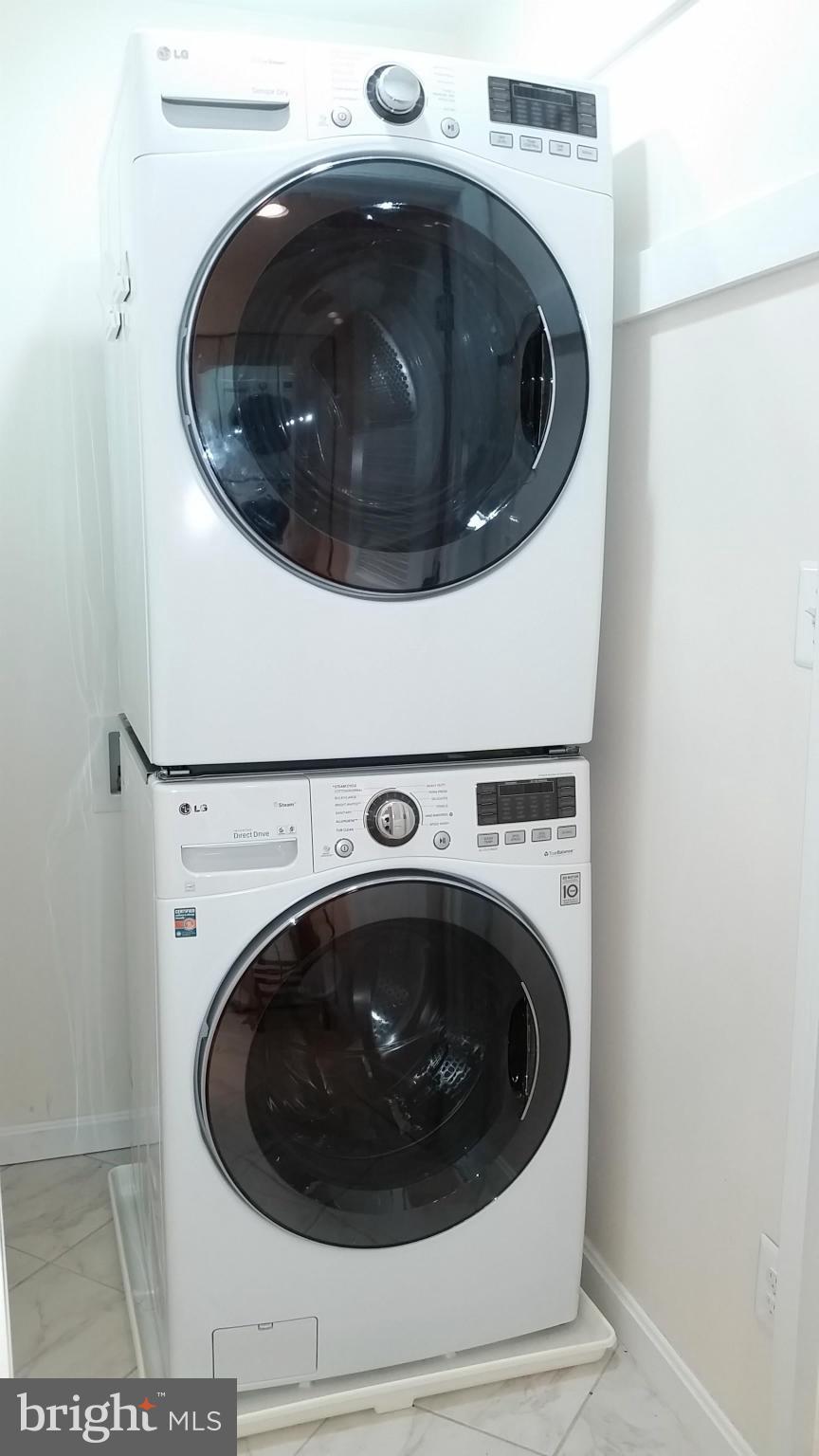 LINCOLNIA HILLS - Residential