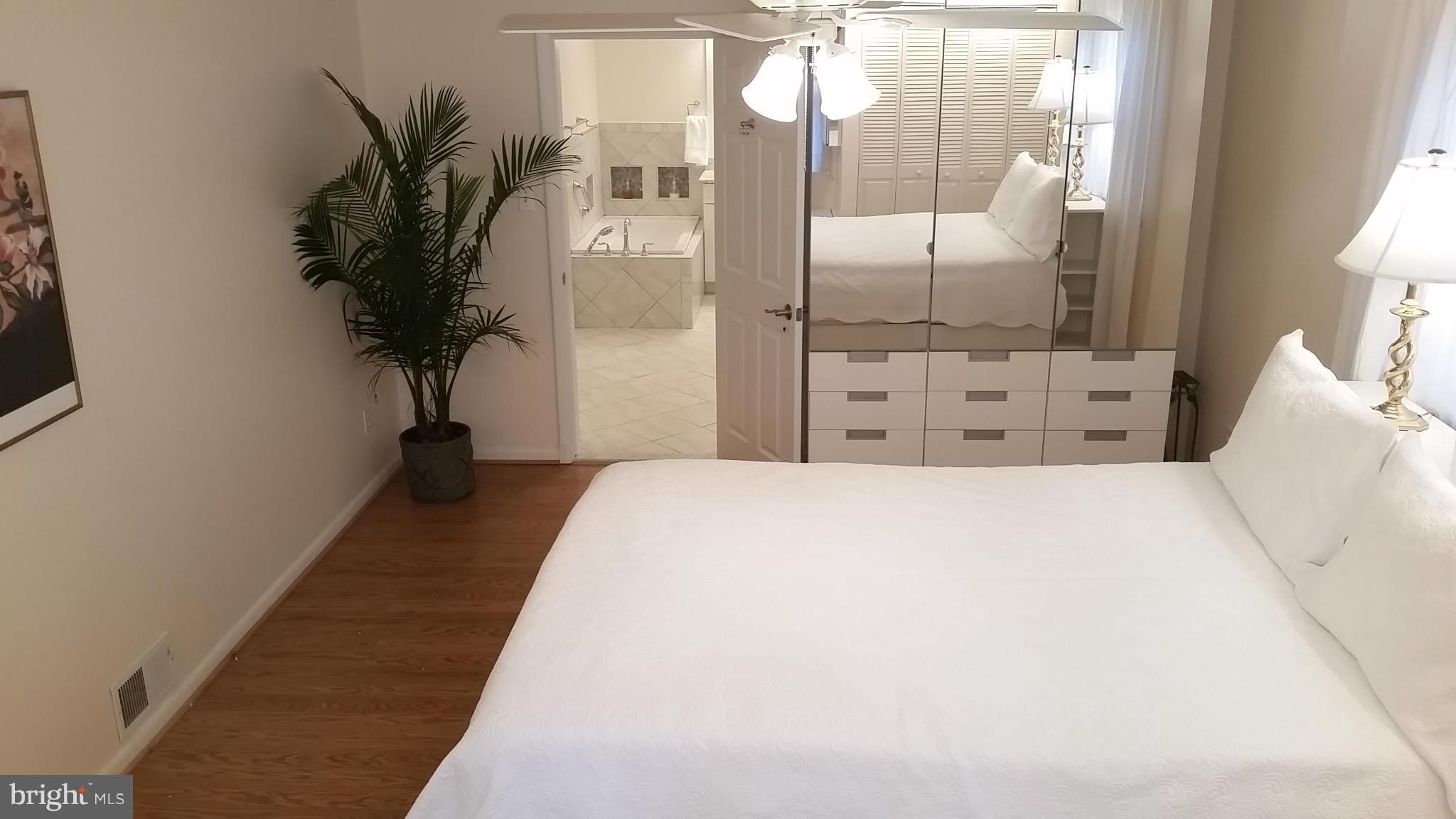 LINCOLNIA HILLS - Residential