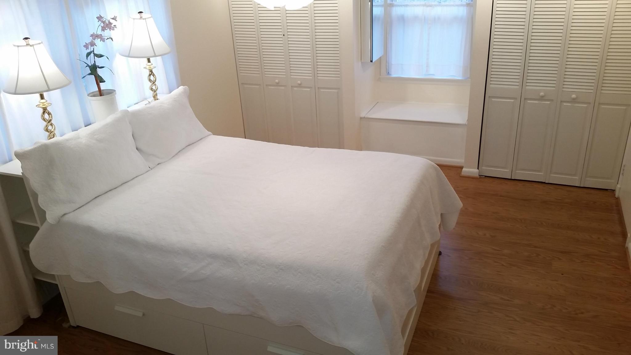 LINCOLNIA HILLS - Residential