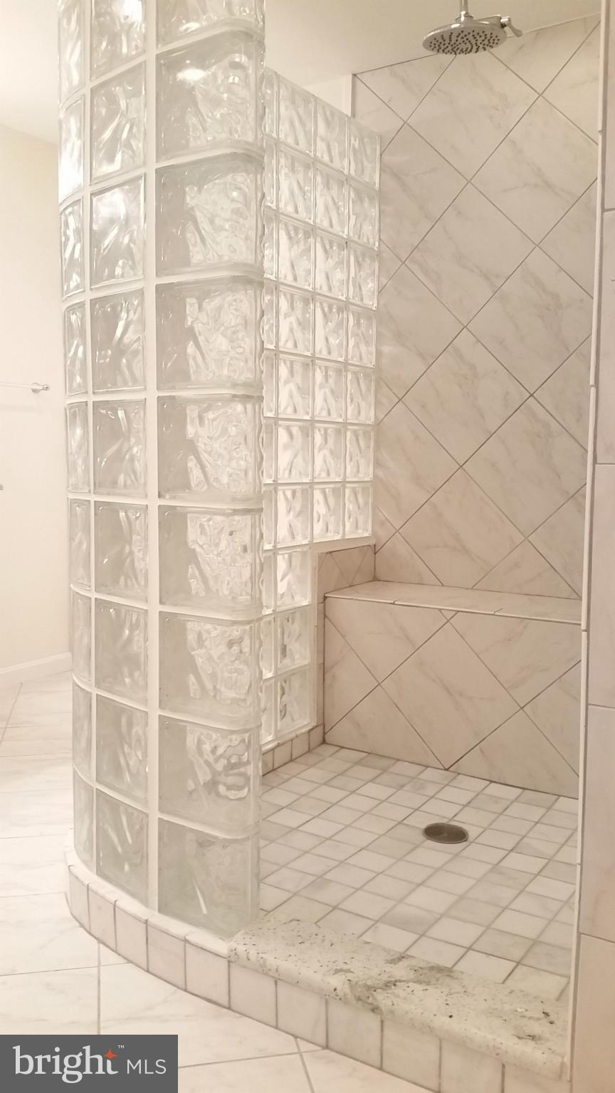 LINCOLNIA HILLS - Residential