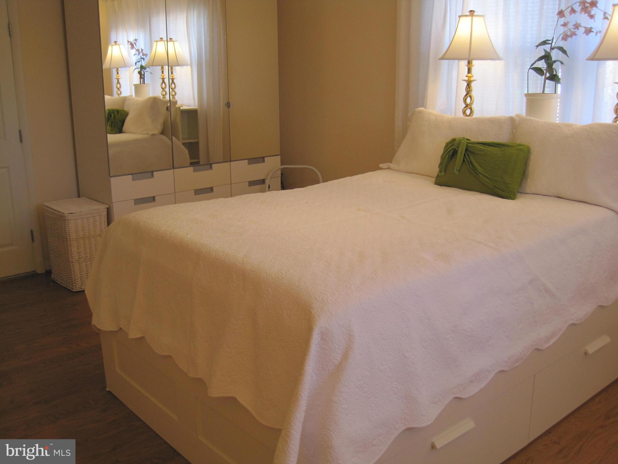 LINCOLNIA HILLS - Residential