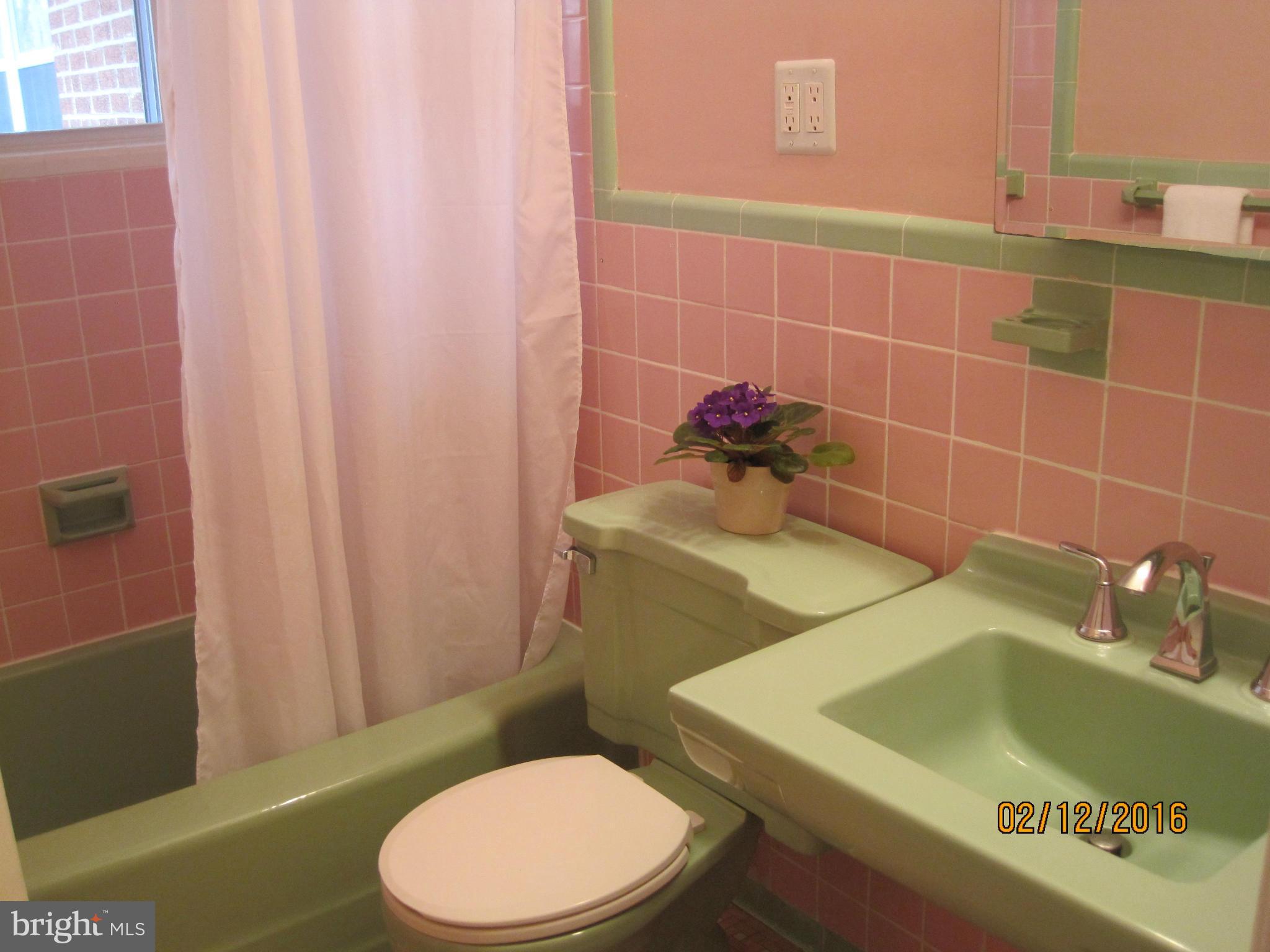 LINCOLNIA HILLS - Residential