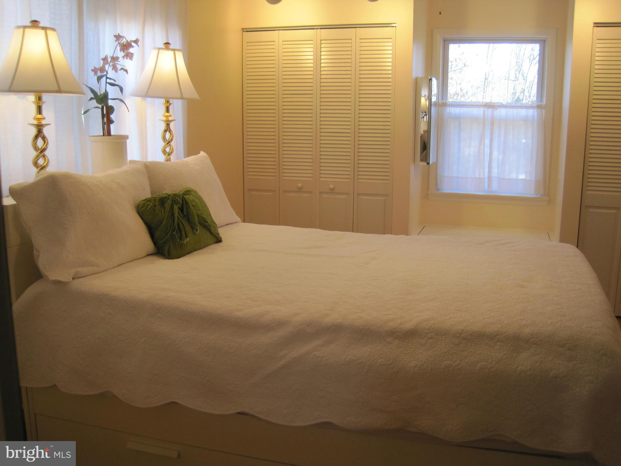 LINCOLNIA HILLS - Residential