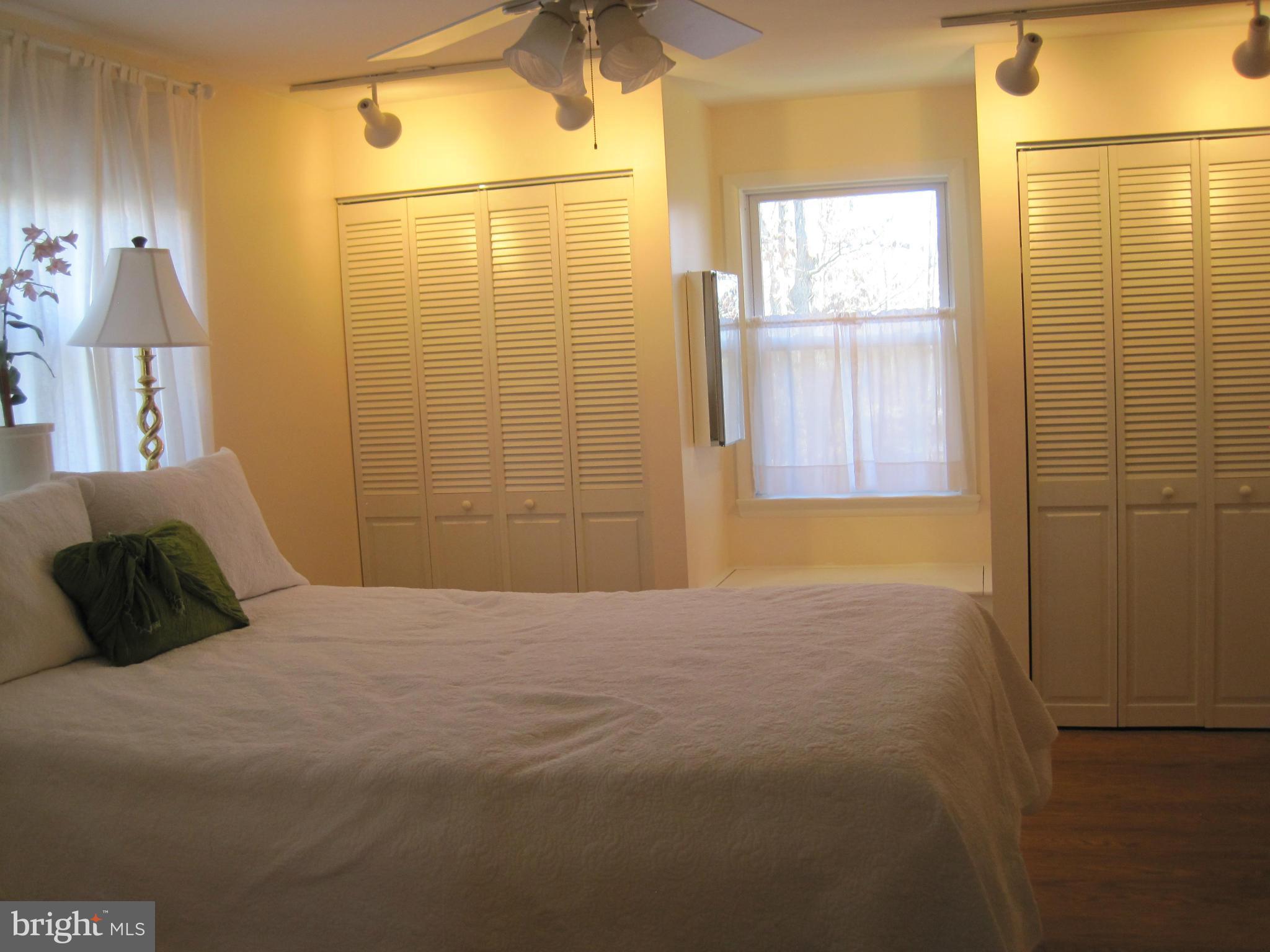 LINCOLNIA HILLS - Residential