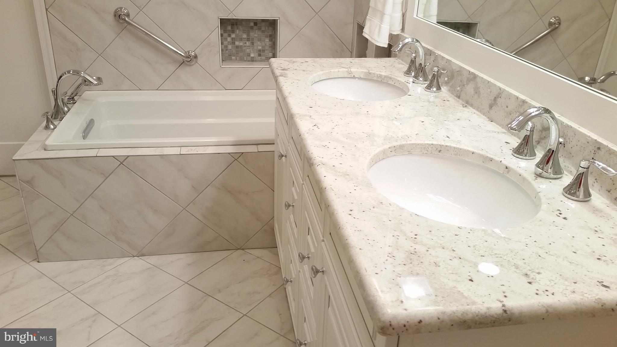 LINCOLNIA HILLS - Residential