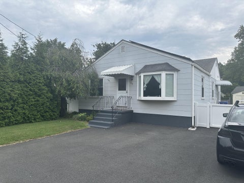 Photo of 239 Washington Street, FIELDSBORO, NJ 08505 (MLS # NJBL2118238)
