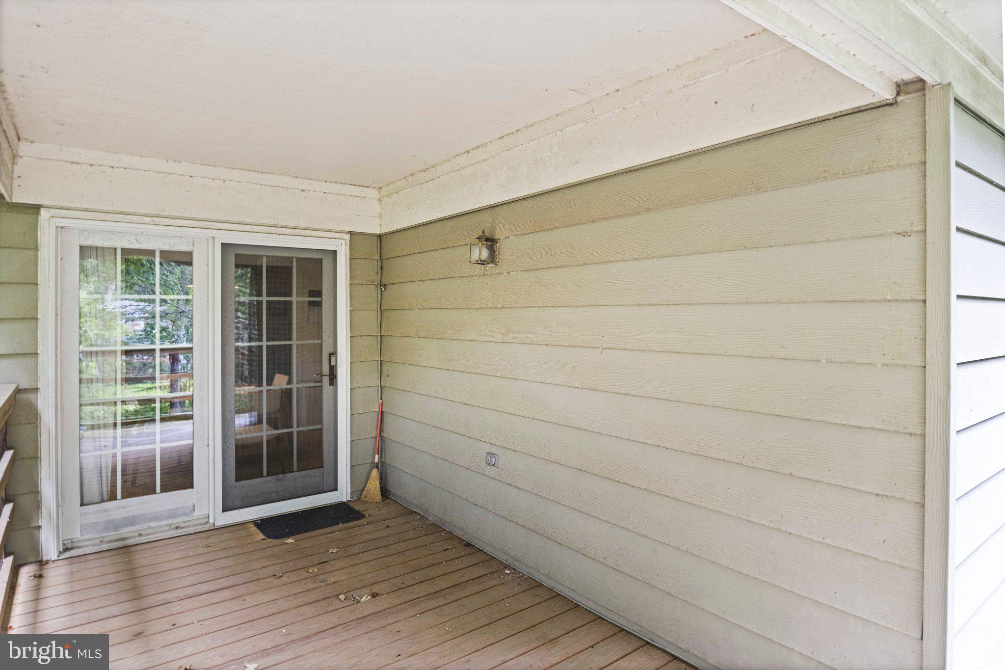 712 RIDGE DRIVE