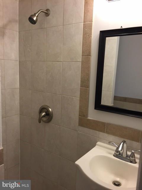 CLINTON - Residential