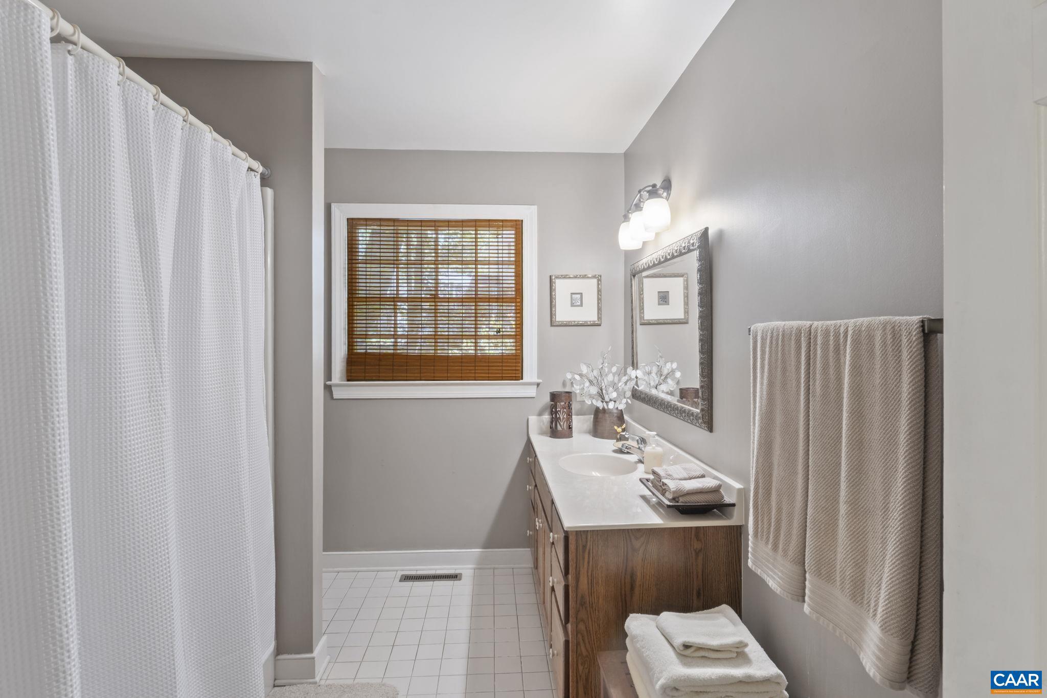 LAKE MONTICELLO - Residential