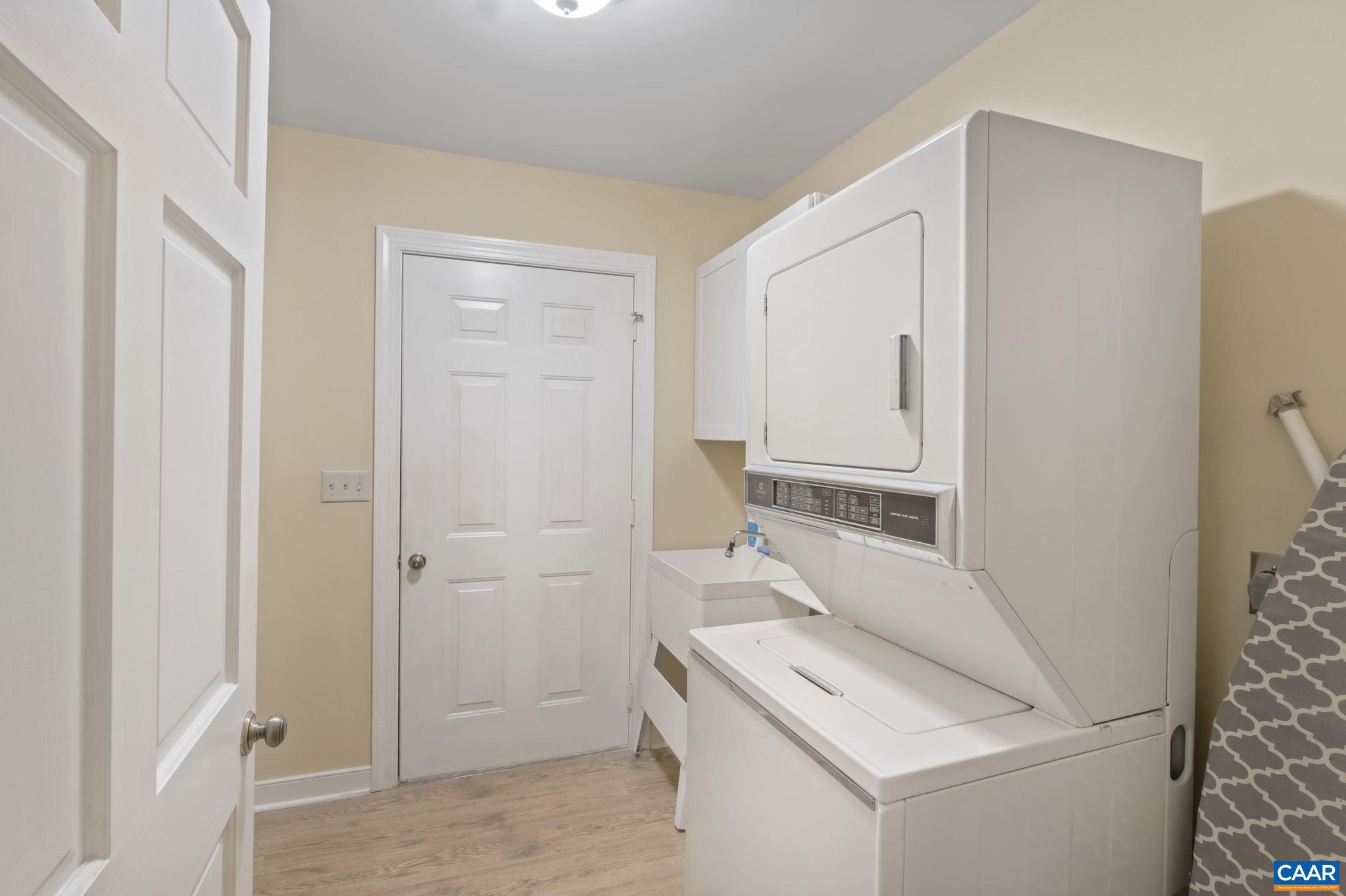 LAKE MONTICELLO - Residential