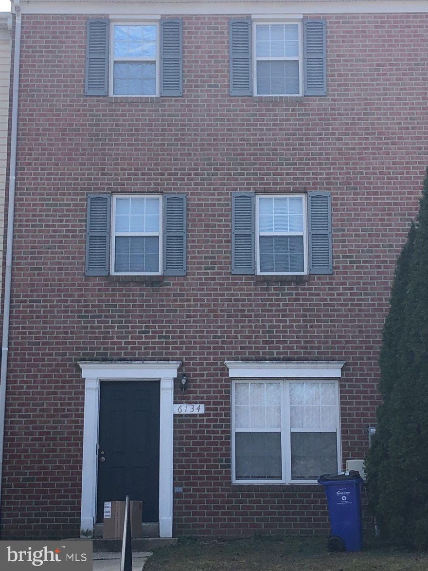 3 bedroom, 2.5 bath town home, laminate flooring throughout, deck off of kitchen, fully fenced yard. Fully finished basement with office. Lots of light and roomy. Pets considered. No smoking.
