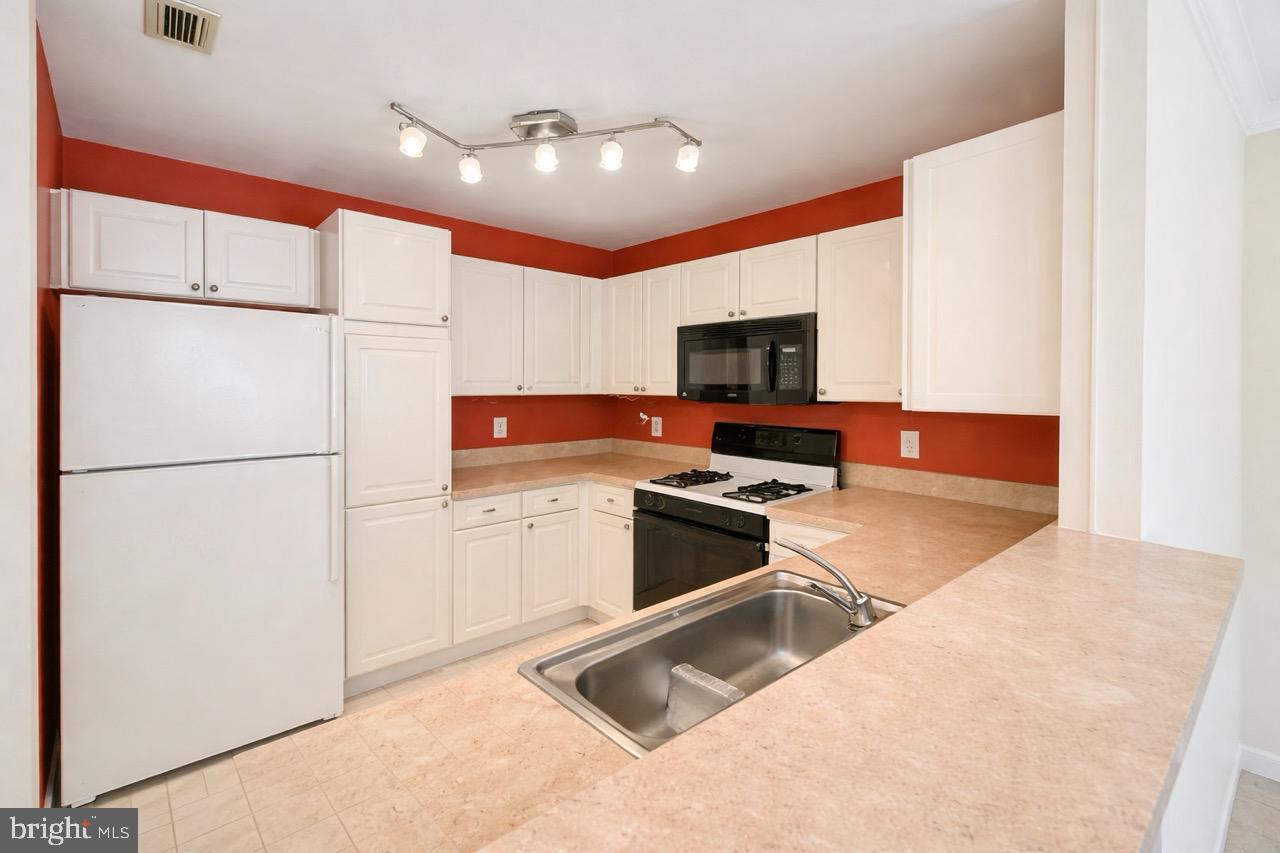 SAVOY PARK CONDOMINIUMS - Residential Lease