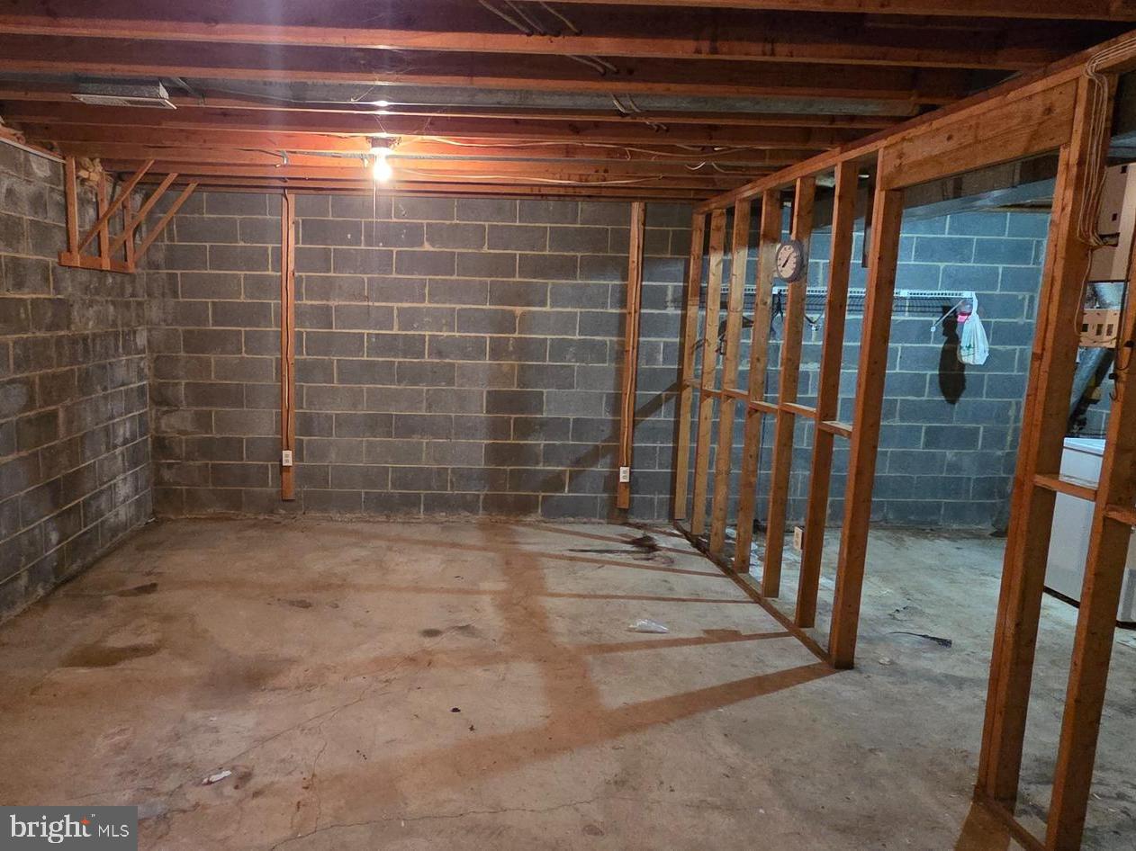 WHISKEY BOTTOM - Residential