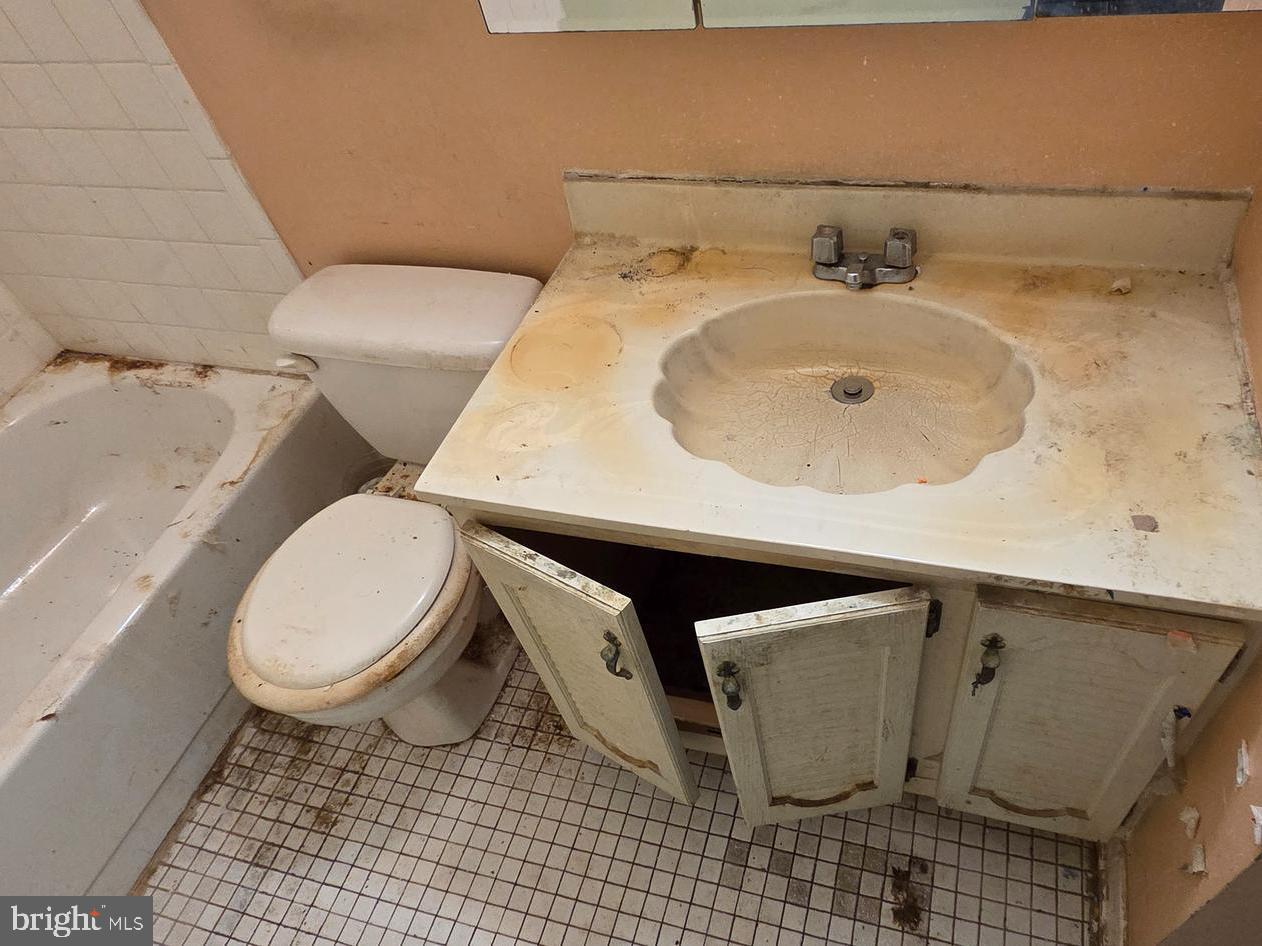 WHISKEY BOTTOM - Residential