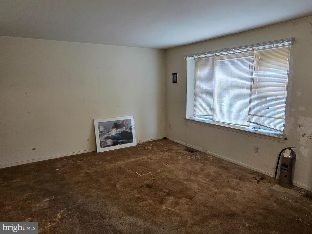 WHISKEY BOTTOM - Residential