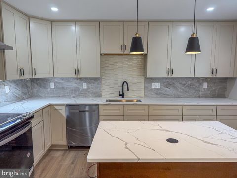 2503 AMBLING CIRCLE CROFTON MD 21114
