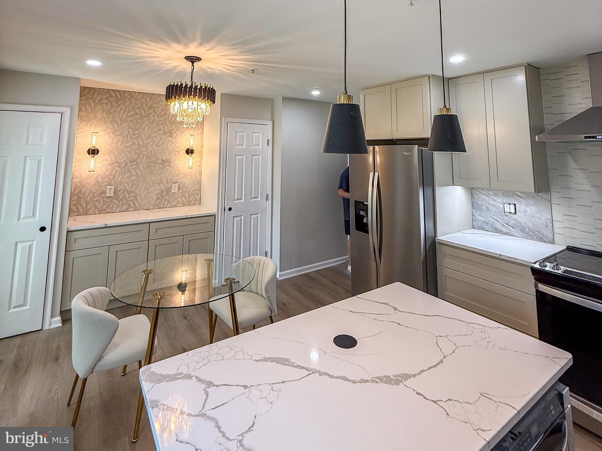 2503 AMBLING CIRCLE