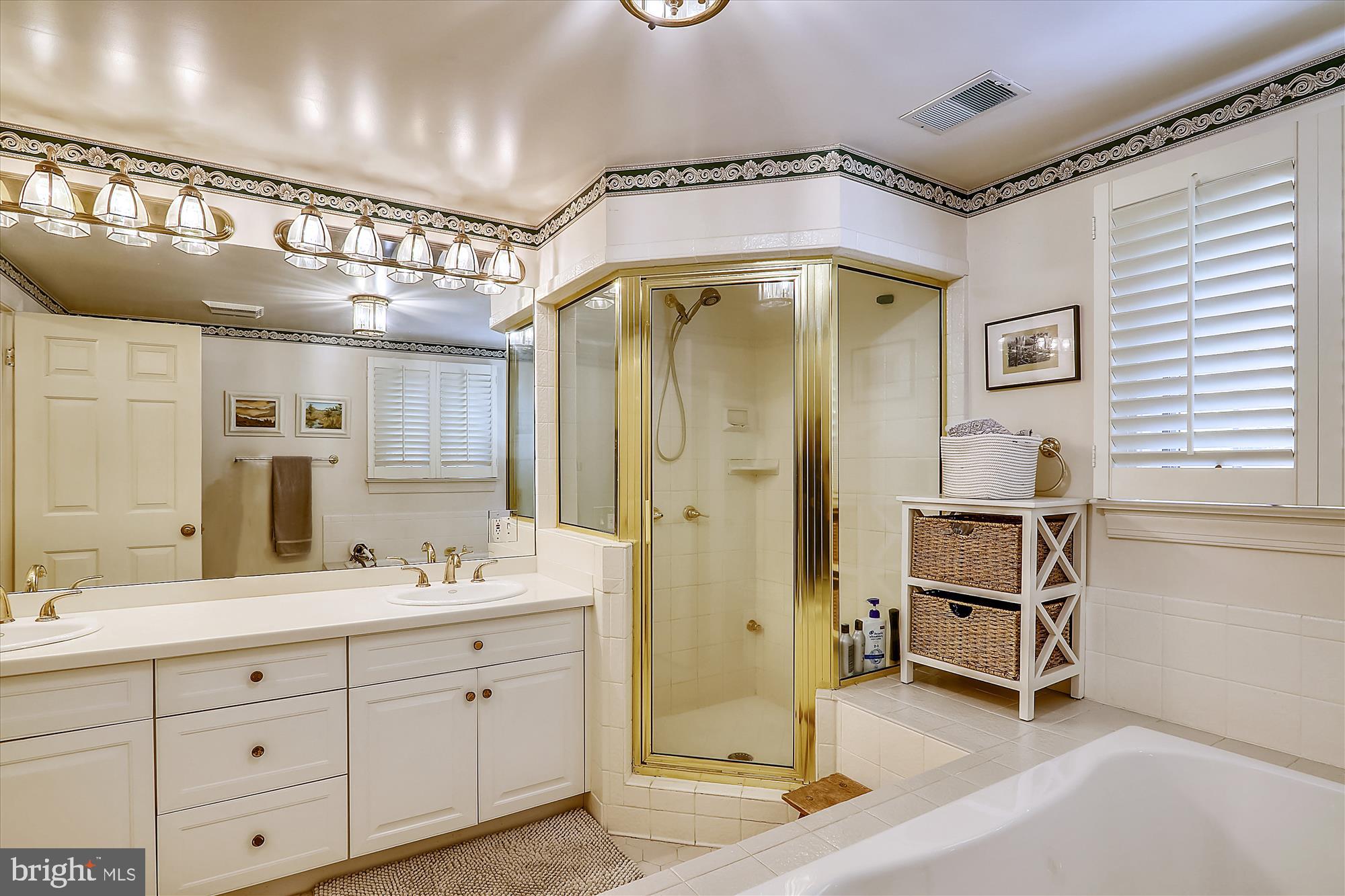 GREENWICH FOREST - Residential