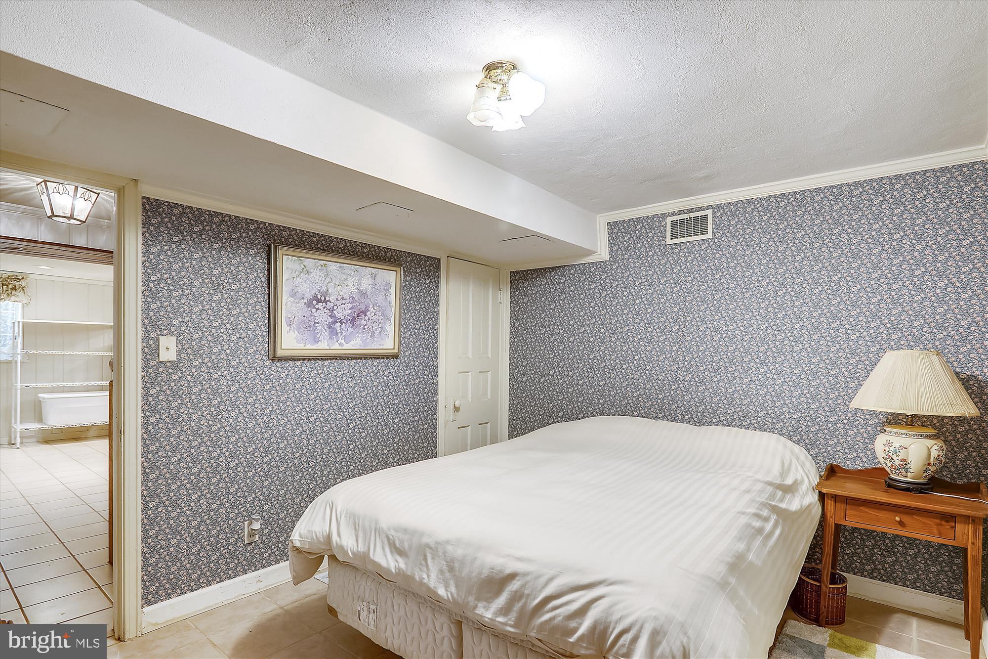 GREENWICH FOREST - Residential